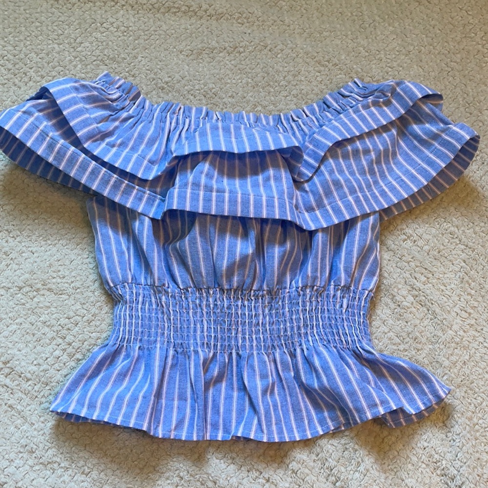 Structure off the shoulder top